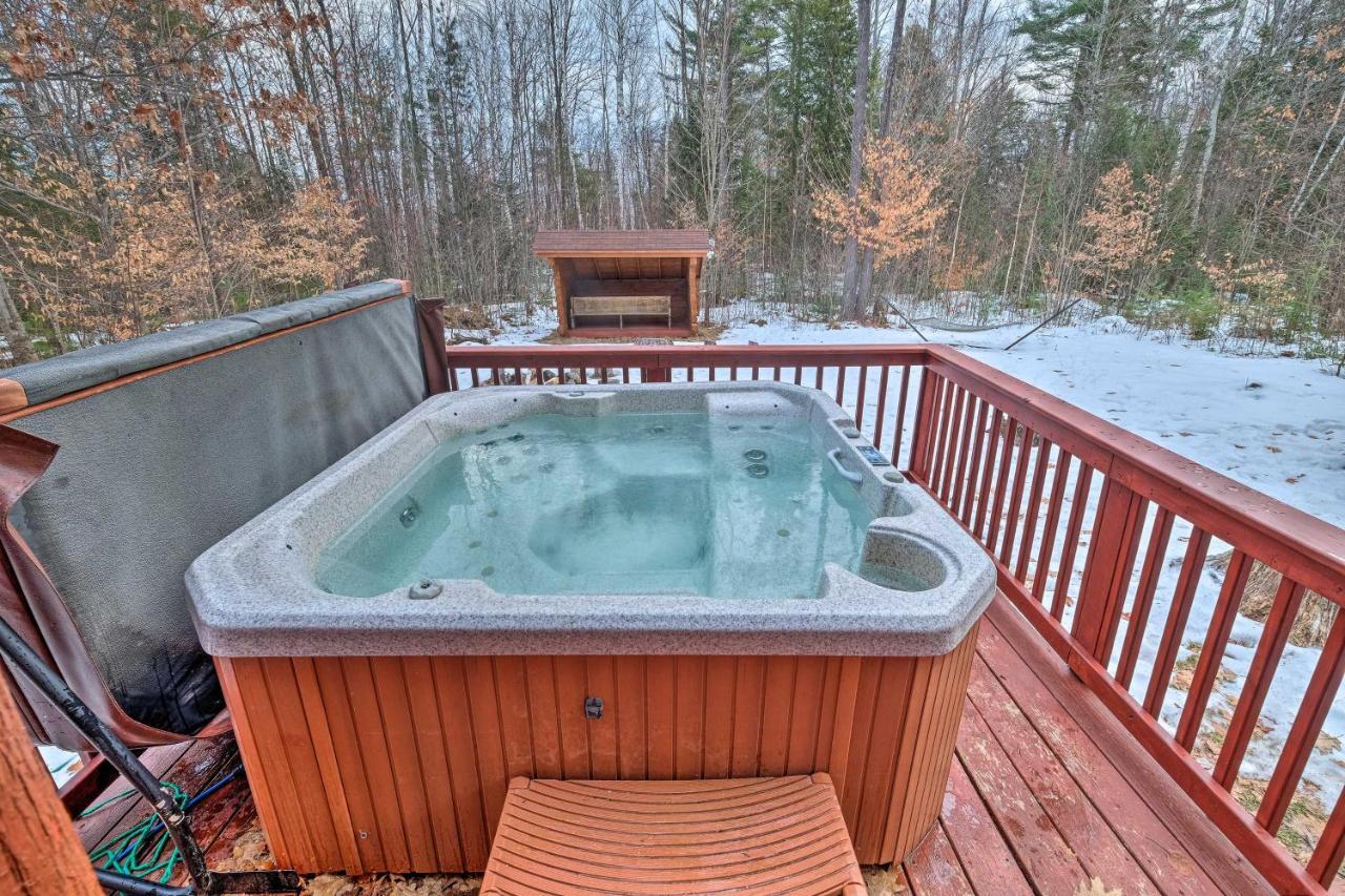 Secluded Johnsburg Retreat With Hot Tub And Fire Pit Villa Eksteriør bilde