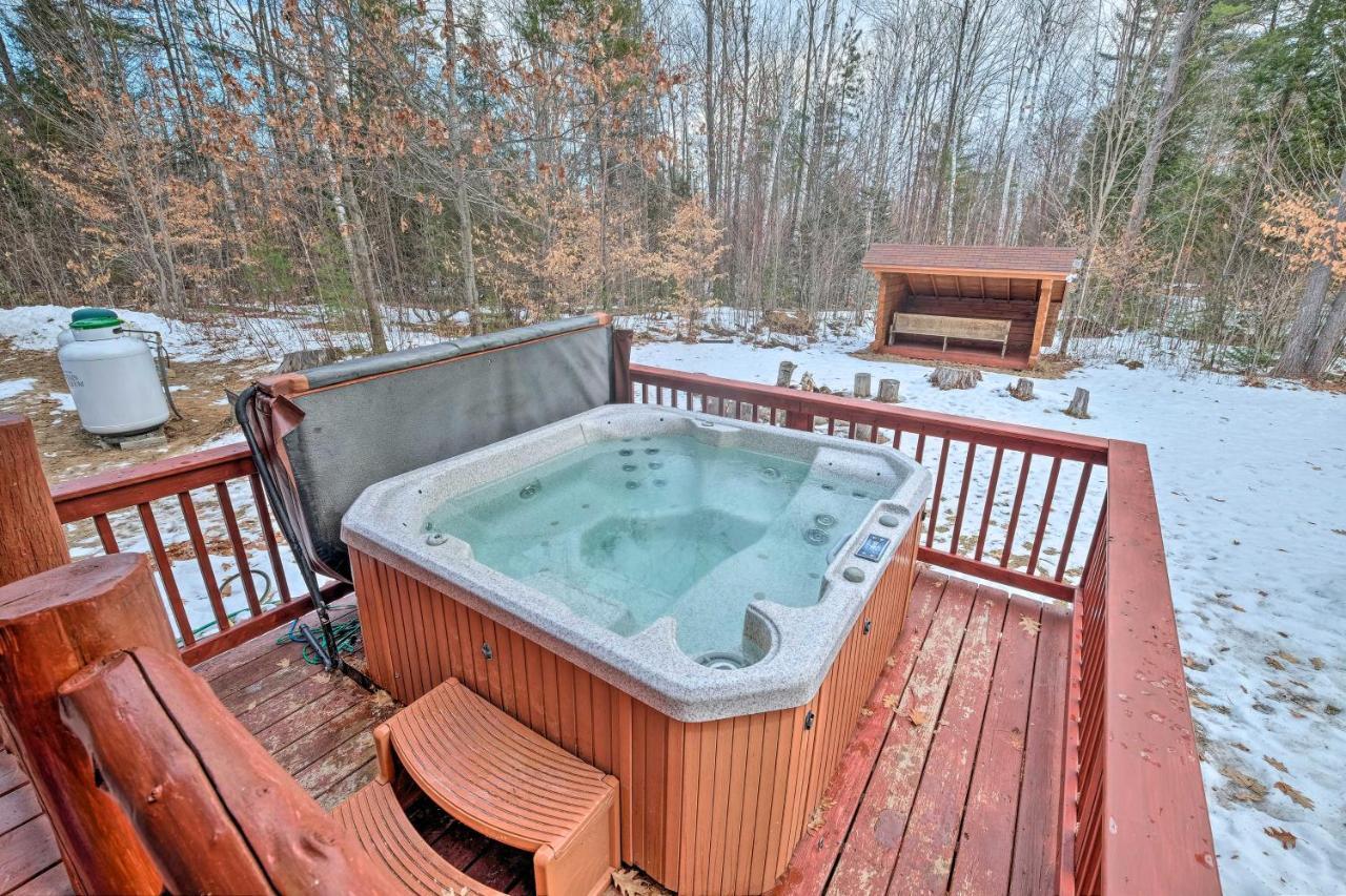 Secluded Johnsburg Retreat With Hot Tub And Fire Pit Villa Eksteriør bilde
