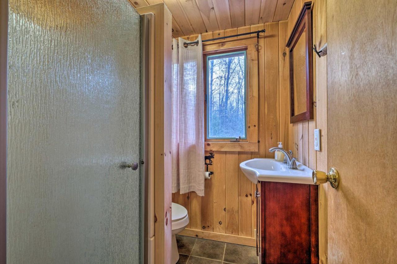 Secluded Johnsburg Retreat With Hot Tub And Fire Pit Villa Eksteriør bilde