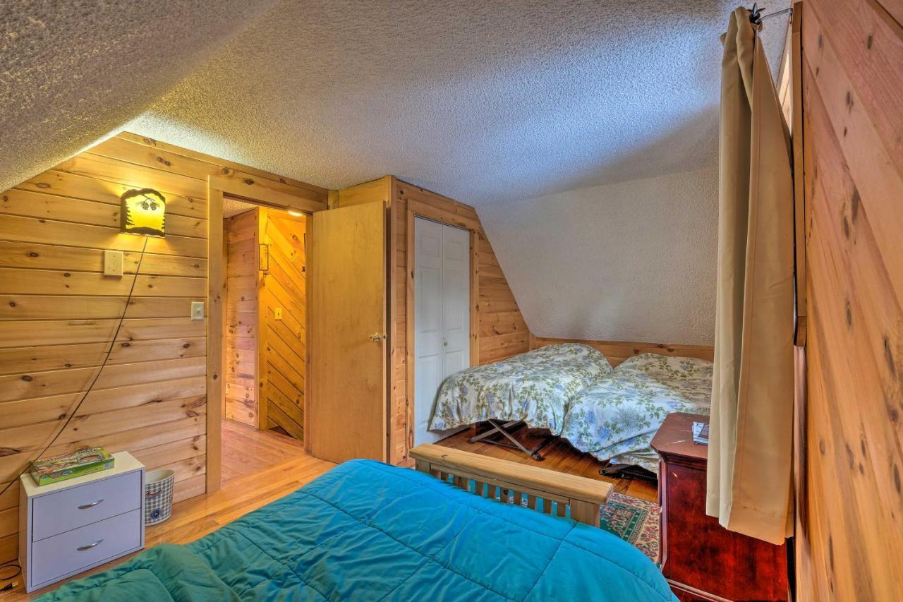 Secluded Johnsburg Retreat With Hot Tub And Fire Pit Villa Eksteriør bilde